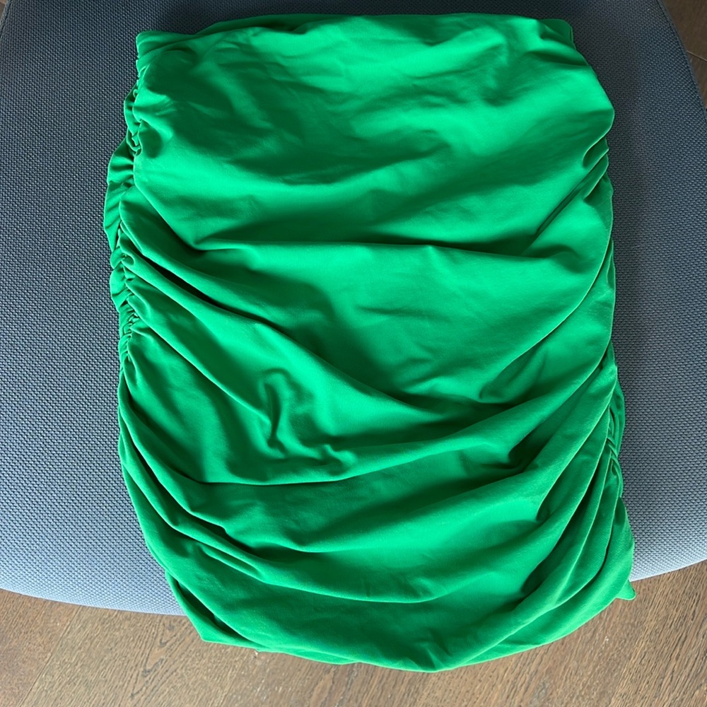 Babaton xs stretchy comfortable skirt.  Worn once.  Excellent condition